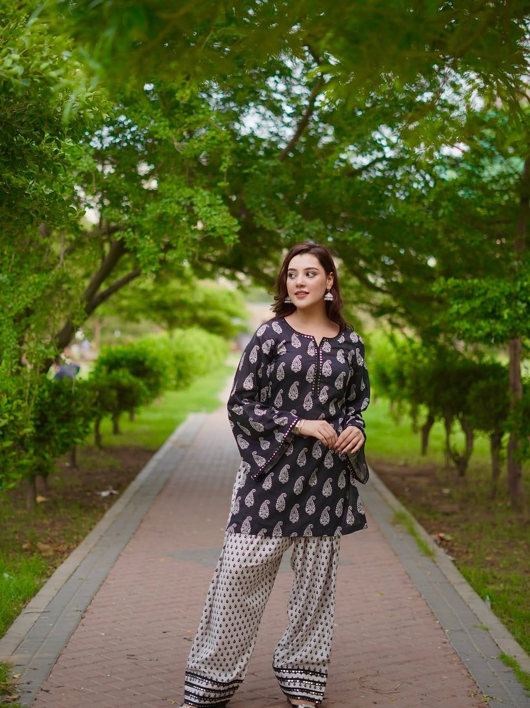 Mehru farshi shalwar suit